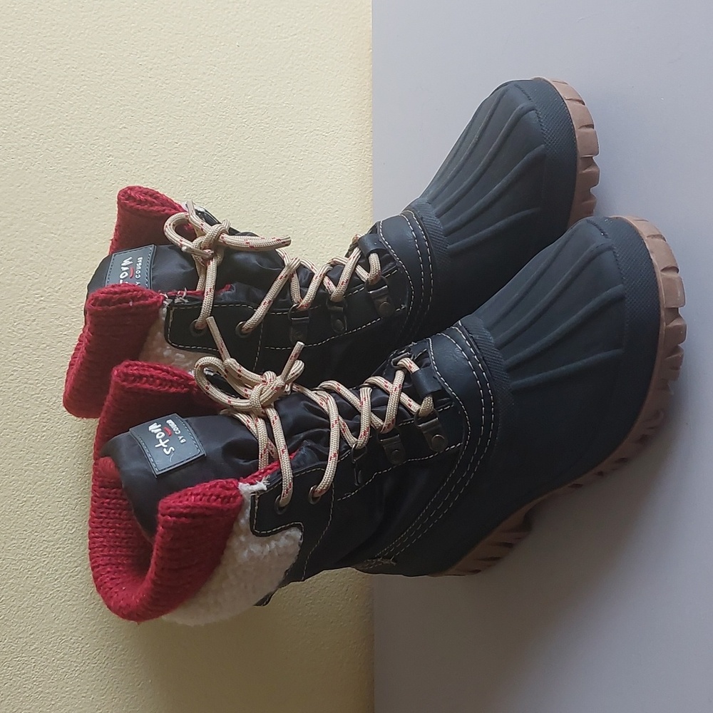 Cougar Black and Red Winter Boots